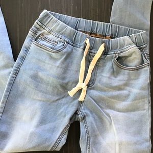 Fashionova jean leggings light wash bottom detail